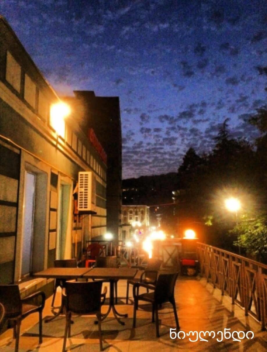 Hotel Newland Chiatura エクステリア 写真